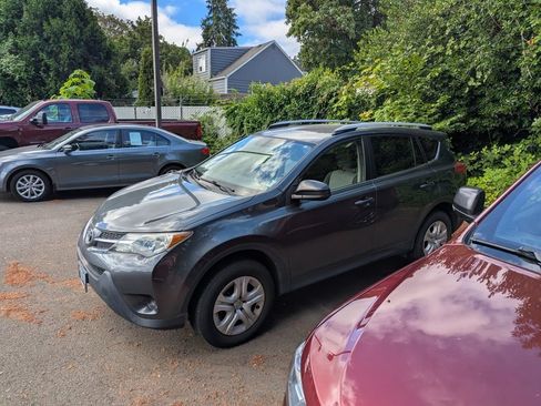 Used 2014 Toyota RAV4 LE AWD/4WD image 2