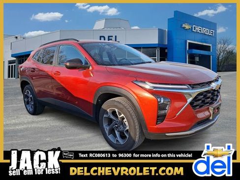 Used 2024 Chevrolet Trax LT w/ Driver Confidence Package image 1
