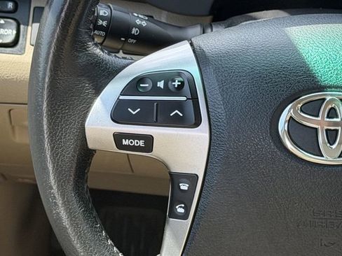 Used 2013 Toyota Highlander Limited FWD image 12