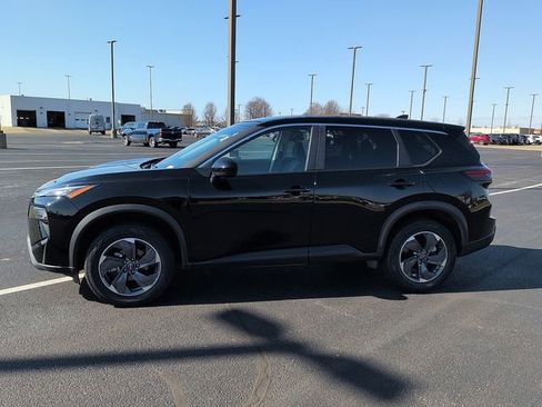 Used 2025 Nissan Rogue SV image 4