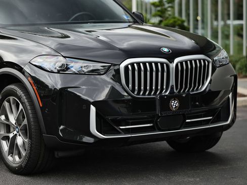 Used 2025 BMW X5 sDrive40i w/ Climate Comfort Package RWD image 2