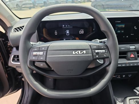 New 2026 Kia K4 FWD image 27