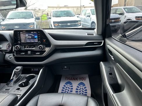 Used 2022 Toyota Highlander XLE image 43