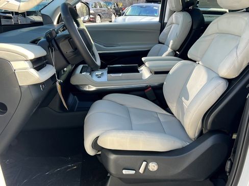 New 2025 Lincoln Navigator Reserve image 17