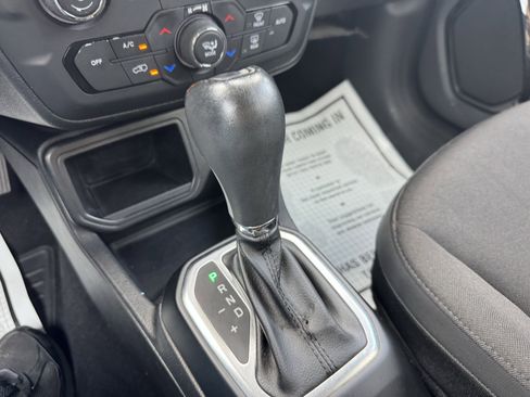 Used 2018 Jeep Renegade Altitude FWD image 15