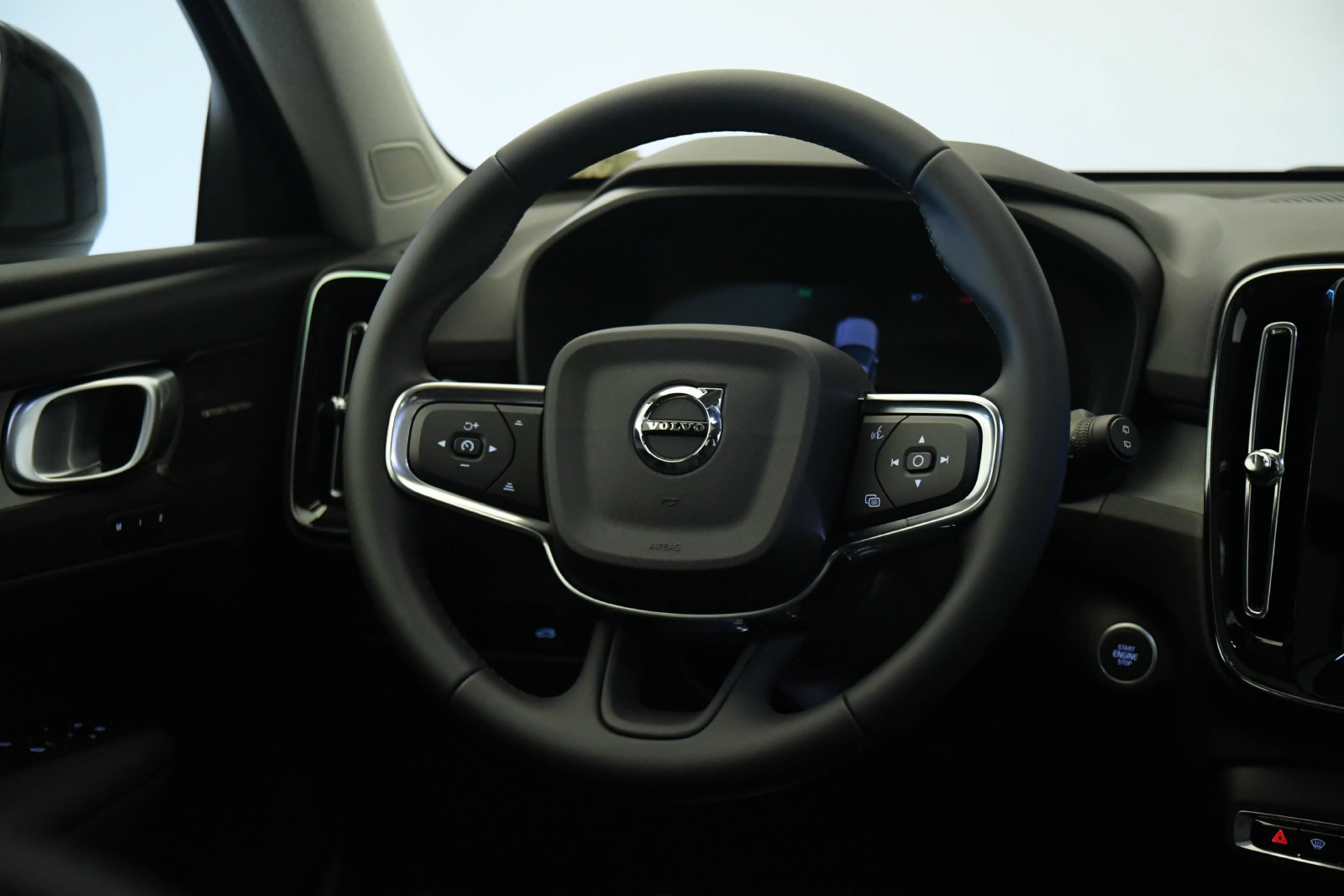 Used 2026 Volvo XC40 B5 Ultra w/ Climate Package AWD/4WD image 12