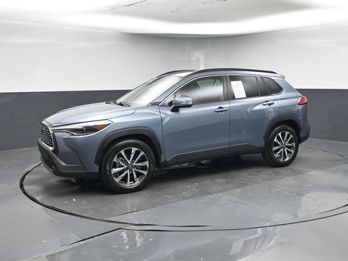 Used 2023 Toyota Corolla Cross XLE image 8