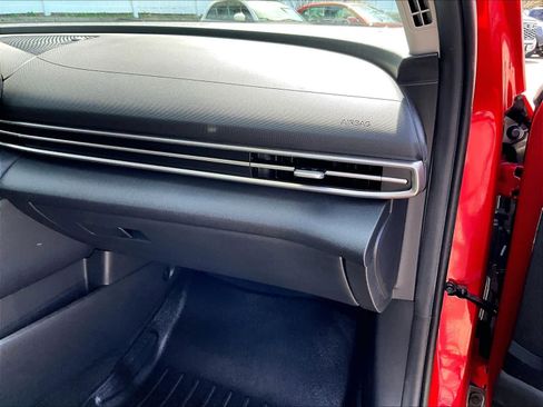 Used 2023 Hyundai Elantra SEL image 13