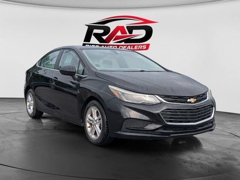 Used 2018 Chevrolet Cruze LT FWD image 1