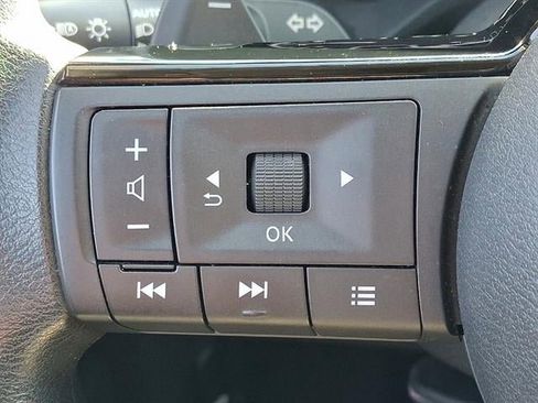 Used 2022 Nissan Rogue SV image 52