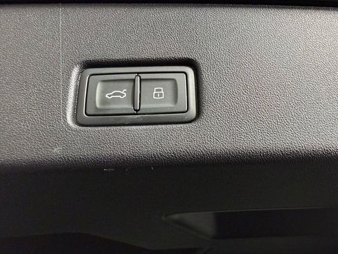 Used 2024 Audi Q4 e-tron Premium Plus w/ Premium Plus image 29