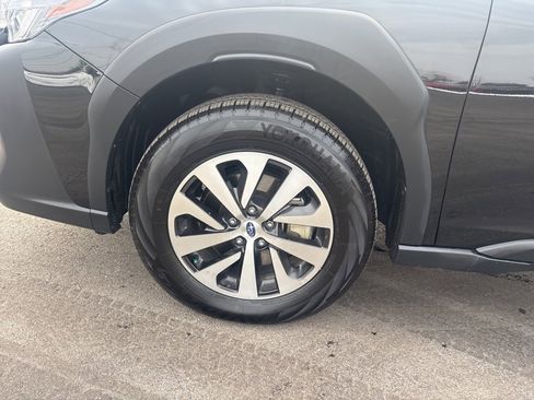 Used 2025 Subaru Outback Premium image 12
