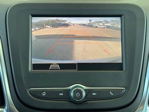 Used 2022 Chevrolet Equinox LS image 32