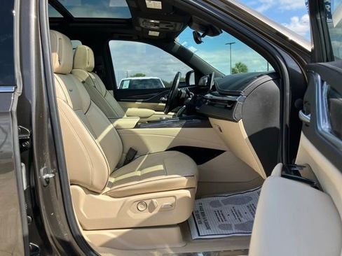 Used 2021 Cadillac Escalade Premium Luxury AWD/4WD image 11