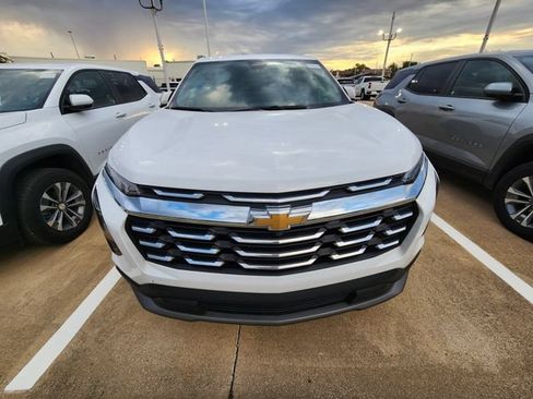 Used 2026 Chevrolet Equinox LT FWD image 2