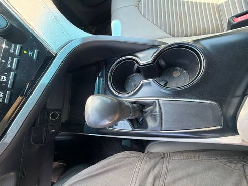 Used 2018 Toyota Camry SE FWD image 15
