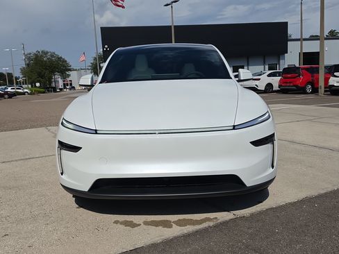 Used 2026 Tesla Model Y 2WD image 2