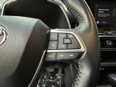 Used 2023 Toyota Highlander XLE AWD/4WD image 20