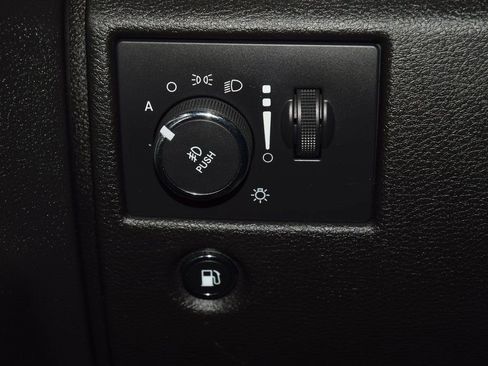 Used 2017 Jeep Grand Cherokee Limited image 36