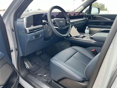 New 2026 Cadillac Escalade IQ Luxury 2 AWD/4WD image 9