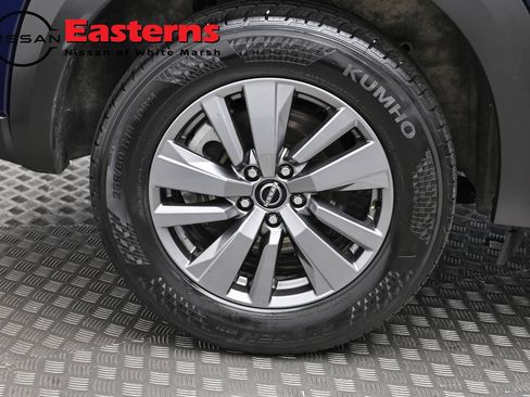 Used 2025 Nissan Pathfinder SV FWD image 30
