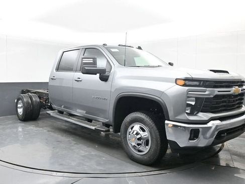 New 2026 Chevrolet Silverado 3500 LT w/ Convenience Package image 2