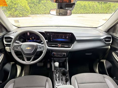 Used 2024 Chevrolet TrailBlazer LT w/ Driver Confidence Package FWD image 12