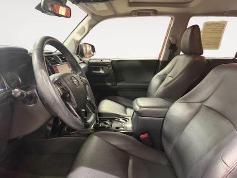 Used 2020 Toyota 4Runner Venture w/ Moonroof Package AWD/4WD image 10