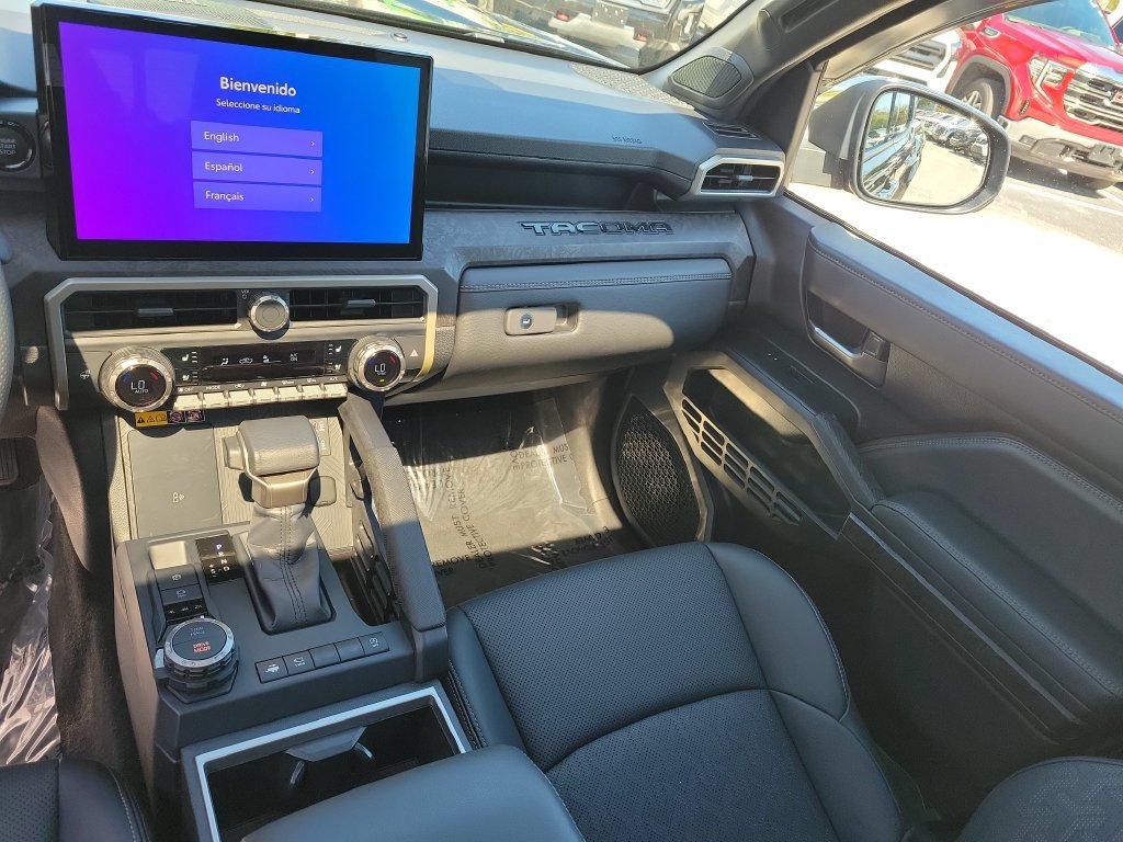 Used 2025 Toyota Tacoma Limited AWD/4WD image 28