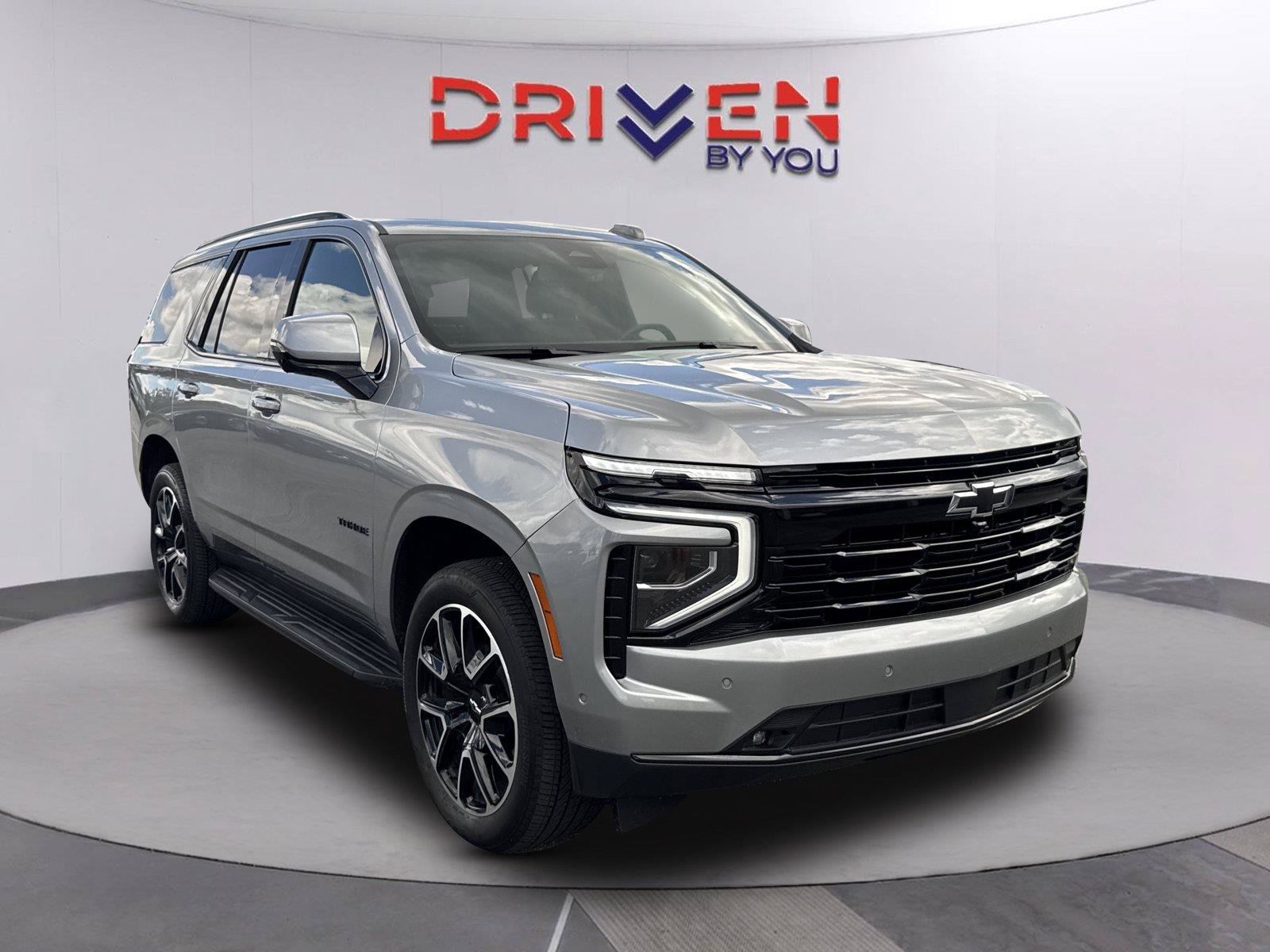 Used 2025 Chevrolet Tahoe RST w/ Comfort Package AWD/4WD image 2