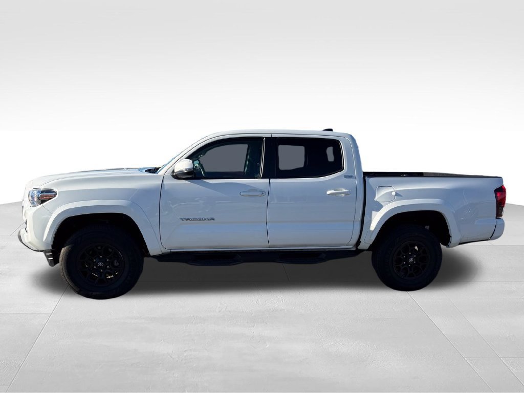 Used 2022 Toyota Tacoma SR5 w/ Technology Package RWD image 2