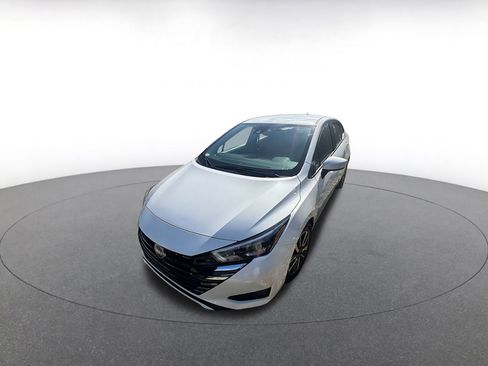 Used 2025 Nissan Versa SV image 3