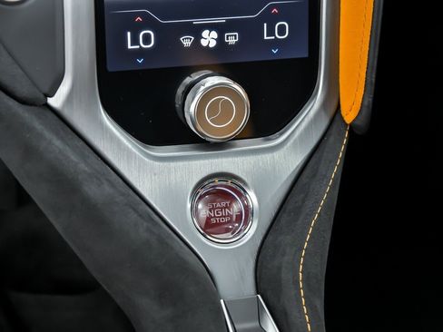 Used 2024 McLaren 750S Spider RWD image 35