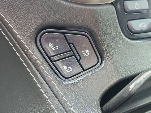 Used 2019 GMC Yukon XL Denali w/ Open Road Package AWD/4WD image 14