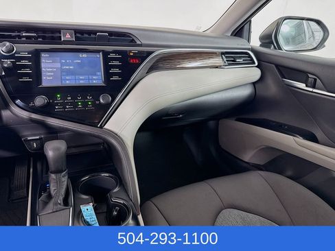 Used 2018 Toyota Camry LE image 20