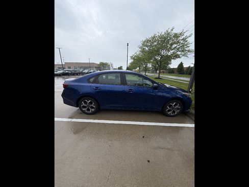 Used 2020 Kia Forte LXS FWD image 2