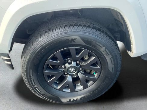 Certified 2021 Toyota Tacoma SR5 AWD/4WD image 26