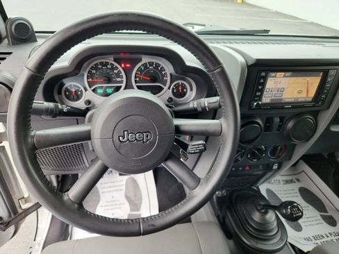 Used 2009 Jeep Wrangler Rubicon w/ Dual Top Group AWD/4WD image 8