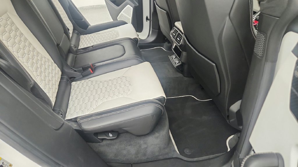 Used 2019 Lamborghini Urus AWD/4WD image 45