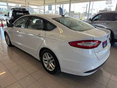 Used 2014 Ford Fusion SE FWD image 5