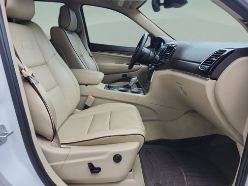 Used 2020 Jeep Grand Cherokee Overland image 18