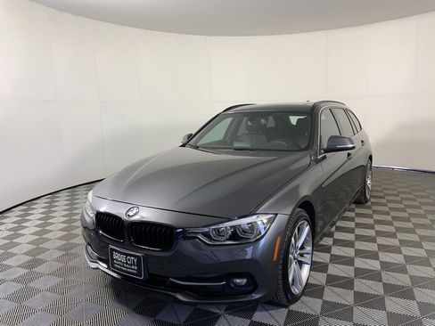 Used 2017 BMW 330i xDrive 330i xDrive w/ Premium Package image 5