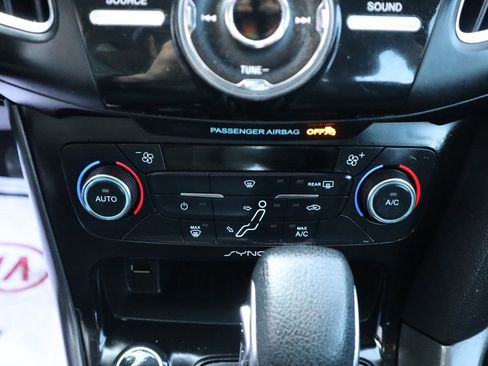 Used 2017 Ford Focus SEL image 33