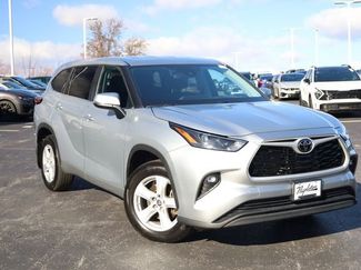 Used 2024 Toyota Highlander LE video 2