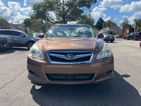 Used 2011 Subaru Legacy 2.5i Premium AWD/4WD image 2