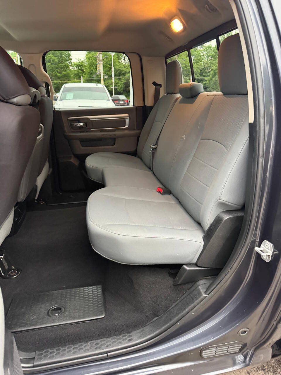 Used 2018 RAM 1500 Classic SLT AWD/4WD image 14