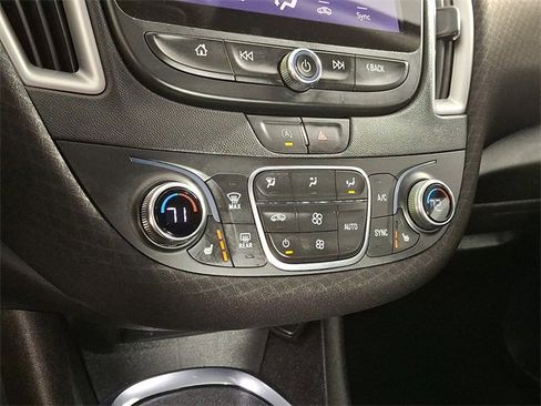Used 2022 Chevrolet Malibu LT image 17