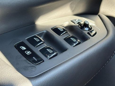 Used 2023 Volvo XC90 B6 Core w/ Protection Package Premier image 23