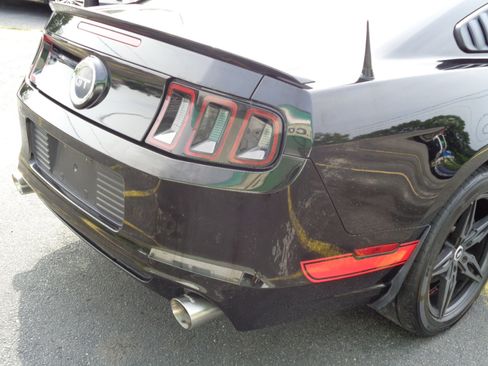 Used 2014 Ford Mustang GT image 11