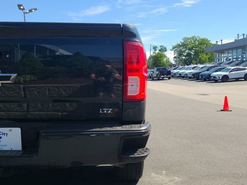 Used 2018 Chevrolet Silverado 1500 LTZ Z71 AWD/4WD image 8